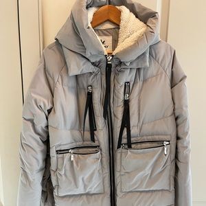 Orolay Grey Puffer - size Small (also know as the Amazon Coat)